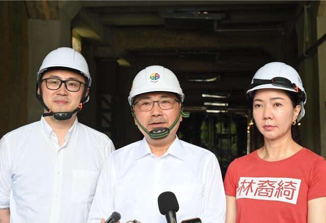 台灣新聞通訊社-關聖帝君聖誕 侯友宜送關公給李四川親暱稱呼「我的兄弟」