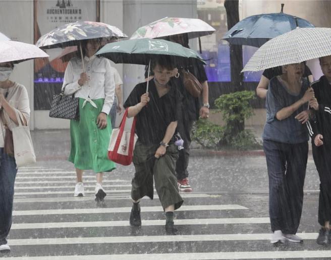 台灣新聞通訊社-快訊》雨彈開炸！北北基15縣市大雨特報 下到晚上
