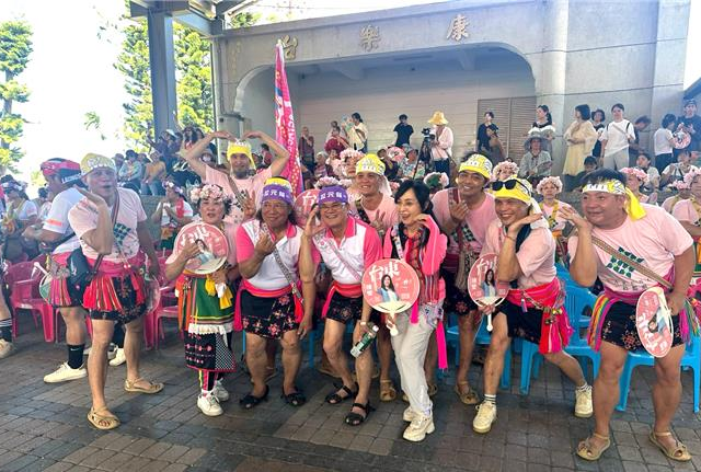 台灣新聞通訊社-穿族服慶原住民日！台東卑南女兒陳瑩、媳婦吳秀華感動發聲