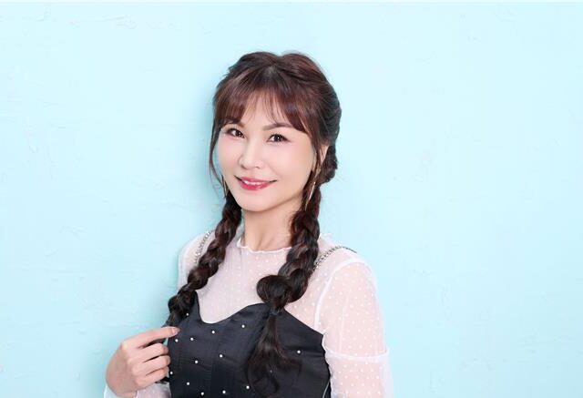 台灣新聞通訊社-爸爸肝癌逝世！42歲本土女星唱一半突聞亡父味道當場崩潰
