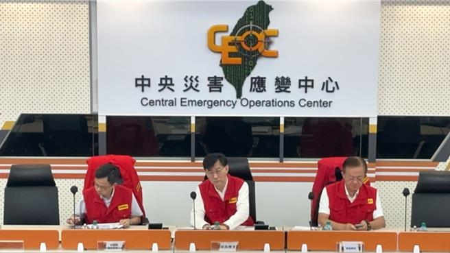 台灣新聞通訊社-白海豚今明最逼近！北部估降雨500毫米 沿海6米巨浪