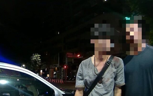 台灣新聞通訊社-新莊街頭擂台！2男酒後摔角輸贏 竟是高中好友聊時事爆衝突