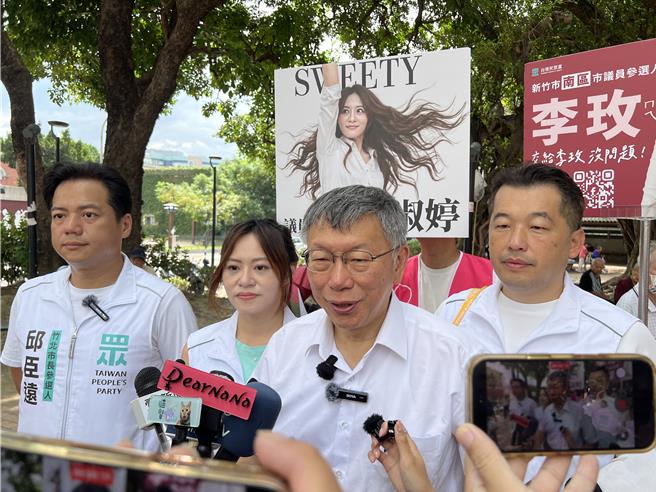 台灣新聞通訊社-拄拐杖還能跳起來遭酸!柯文哲還原腳傷真相「拿四腳拐不標準」