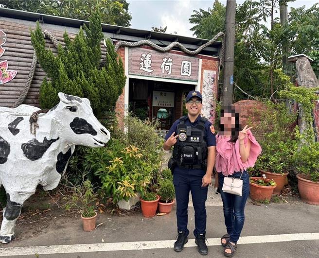 台灣新聞通訊社-遊桃園蓮花季卻迷途 大園警暖心替日籍女翻譯解說送往目的地