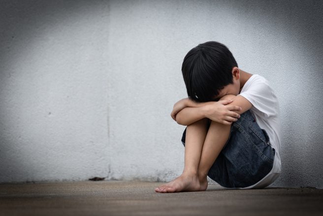 台灣新聞通訊社-超商裡抱幼童狂摸還親吻! 40歲噁男連犯5次遭重判