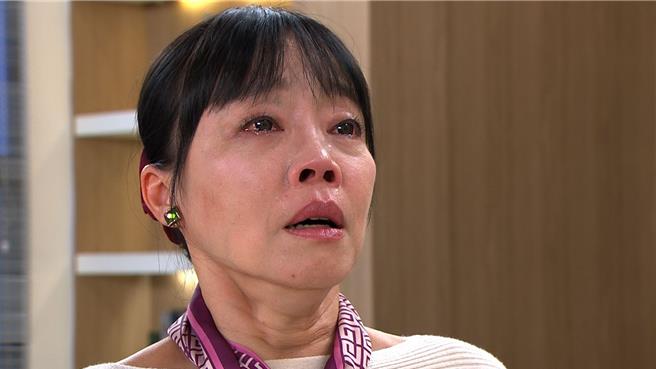 台灣新聞通訊社-范瑞君淚崩!隔天「眼睛起霧」竟是隱形眼鏡哭壞