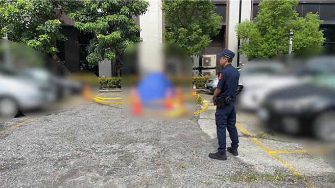 台灣新聞通訊社-新莊大樓旁停車場驚見男屍!27歲男倒臥車道 死因待釐清