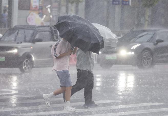 台灣新聞通訊社-颱風「白海豚」效應 北京未來24小時將迎全年1/3雨量