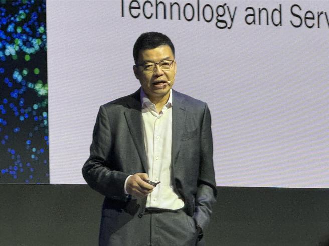 台灣新聞通訊社-台積電先進封裝再進擊! 何軍:CoWoS 2029年邁向14倍光罩尺寸