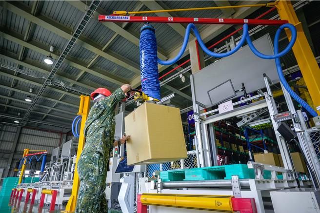 台灣新聞通訊社-國軍「自動化倉儲」竟取經連鎖服飾? 新RFID系統讓盤點2個月變20分鐘