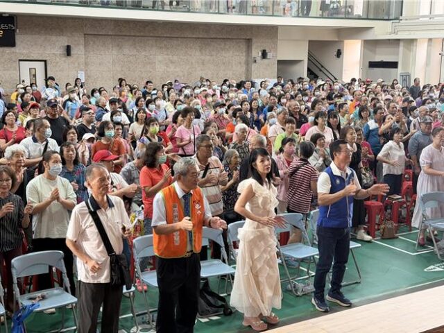 台灣新聞通訊社-「讓爺奶成為心中的寶」公益演唱會觀音登場 逾千位長輩載歌載舞