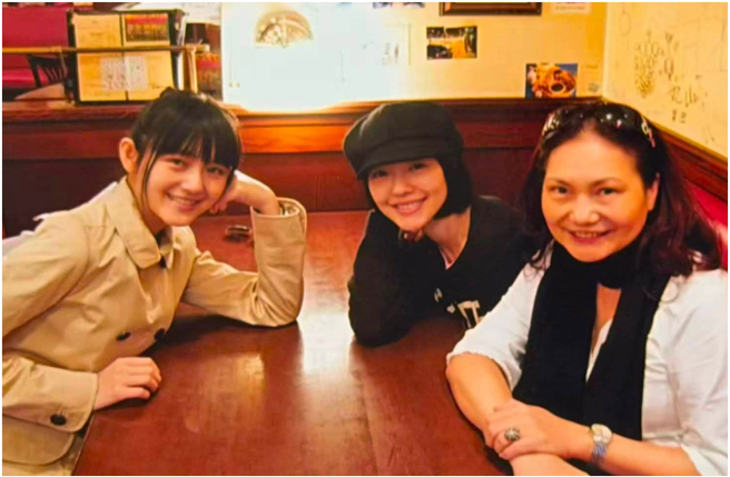 台灣新聞通訊社-小S憶亡姊大S 曬「母女三人日本行」舊照曝她貼心暖舉