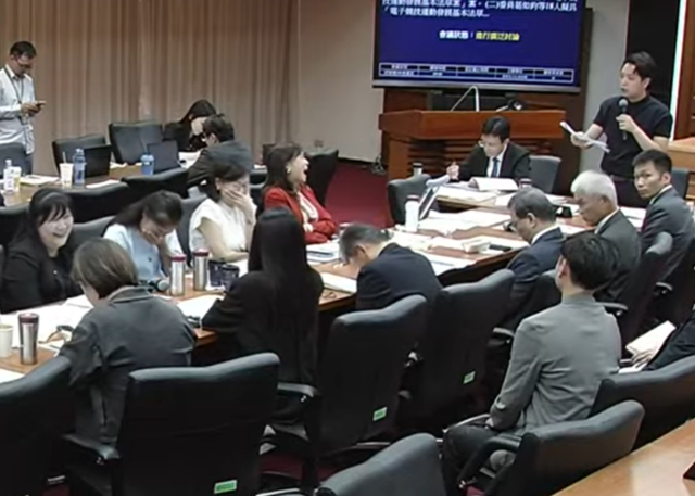 台灣新聞通訊社-藍委羅廷瑋還原現場問一句：為何民進黨堅持李洋站著發言？