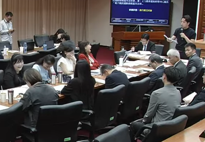 台灣新聞通訊社-藍委羅廷瑋還原現場問一句:為何民進黨堅持李洋站著發言?