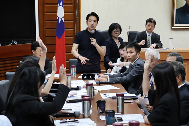 台灣新聞通訊社-立院備詢竟然「被罰站」? 李洋回應了