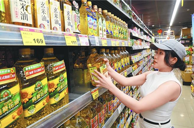 台灣新聞通訊社-台糖5月早揪出致癌油 最強菜農酸南部首長跌落神壇:稽查成笑話