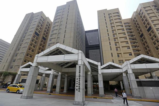 台灣新聞通訊社-台大醫院3位新副院長上任 ICU醫師看名單大讚:創舉