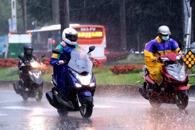 台灣新聞通訊社-天氣》白海豚外圍環流掠過 下周轉雨連下4天
