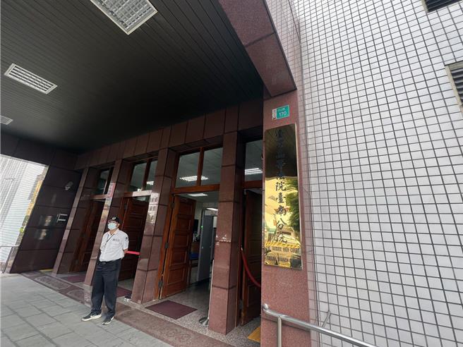 台灣新聞通訊社-獨家》退休公務員偷吃按摩妹 佛堂喊「想X你」下場出爐