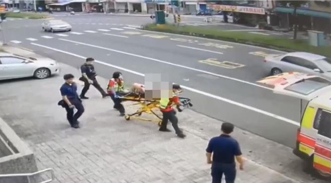 台灣新聞通訊社-男疑性騷遭移送後怒砸地檢大門 警強制送醫後「再添2罪嫌」