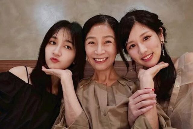 台灣新聞通訊社-方文琳要當岳母了！大女兒婚紗照搶先曝光 小女兒開心獻祝福