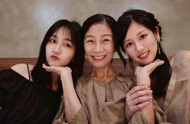 台灣新聞通訊社-方文琳要當岳母了!大女兒婚紗照搶先曝光 小女兒開心獻祝福