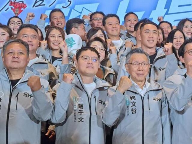 台灣新聞通訊社-影》民眾黨7周年 白主席憶阿北被關土城 柯文哲瀟灑敬禮結束活動