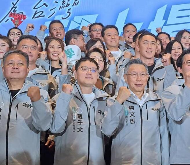 台灣新聞通訊社-影》民眾黨7周年 白主席憶阿北被關土城 柯文哲瀟灑敬禮結束活動
