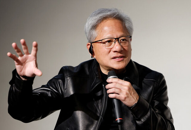 台灣新聞通訊社-AI工廠蓋不停 藍領工人秒變330萬年薪族 黃仁勳揭最夯職業
