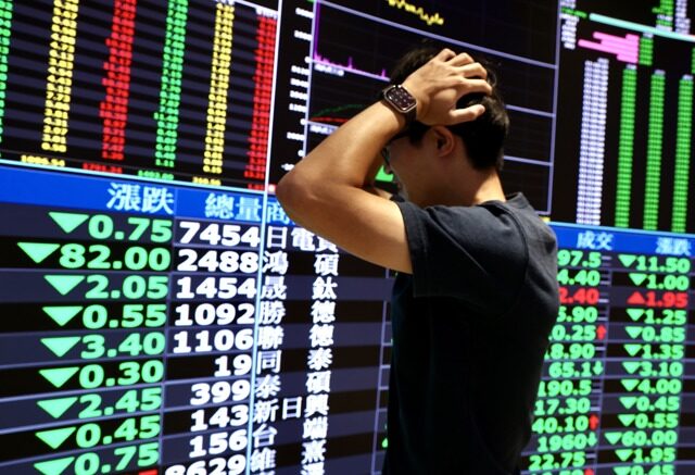 台灣新聞通訊社-台股開盤跌逾百點！台積電下殺55元 聯發科飆9％撐盤