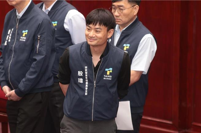 台灣新聞通訊社-經濟部拿「爛菜葉」比毒油 殷瑋怒轟：廟堂之上朽木為官