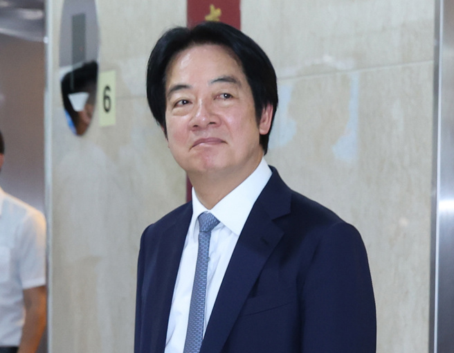 台灣新聞通訊社-毒油案換林靜儀護台糖 醫酸賴「鬥雞性格」 把725當耳邊風