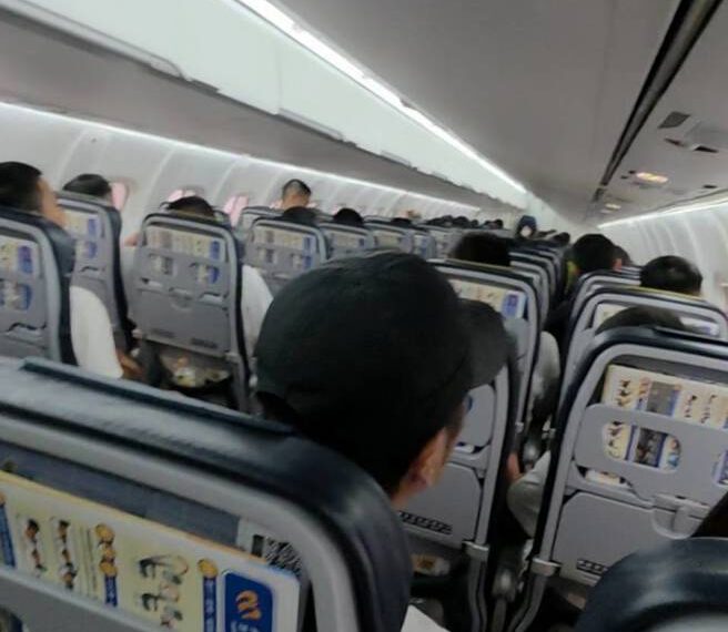 台灣新聞通訊社-影》白海豚攪局！澎湖返台航班遇亂流「劇烈晃動」 旅客尖叫