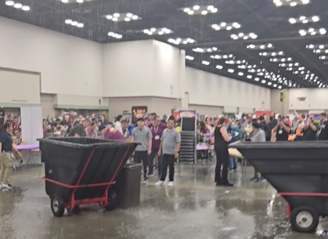 台灣新聞通訊社-暴雨轟炸遊戲展「Gen Con」!會場漏水畫面瘋傳