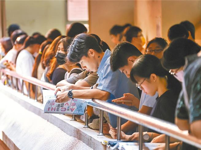 台灣新聞通訊社-分科招生總名額減887人 大學錄取率恐下滑