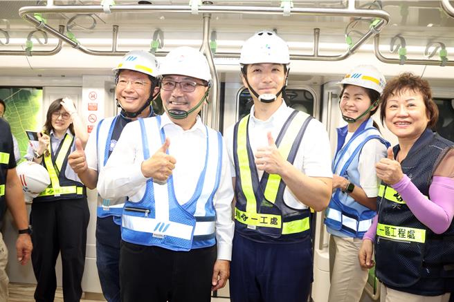 台灣新聞通訊社-雙北市長同框試乘!捷運萬大線進度破85% 力拚116年通車