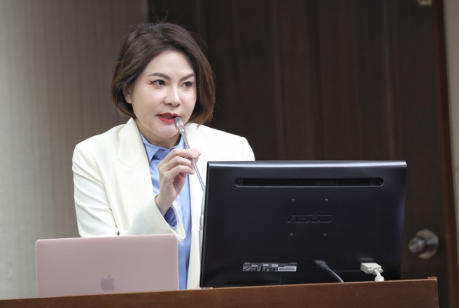 台灣新聞通訊社-台糖毒油屬半成品免通報? 陳菁徽打臉林靜儀:衛福部很多人看不下去