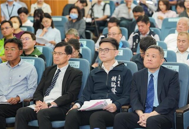 台灣新聞通訊社-高雄石化業拉警報賴瑞隆籲顧勞工  勞動部允成立專案小組