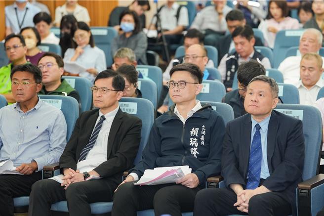 台灣新聞通訊社-高雄石化業拉警報賴瑞隆籲顧勞工 勞動部允成立專案小組