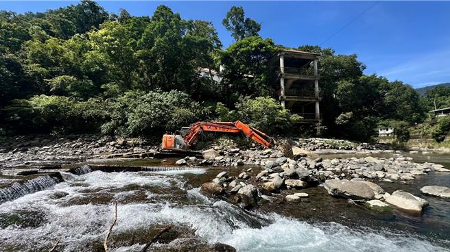 台灣新聞通訊社-桃園宇內溪戲水區封閉整治河床 父親節部分開放