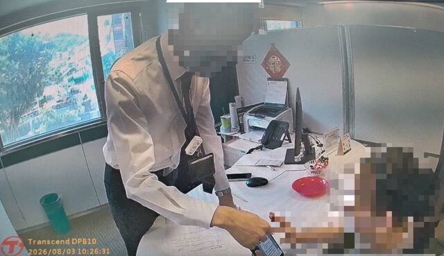台灣新聞通訊社-6旬婦暈船「石油期貨」 警一查帳戶戶名傻了：攏係假