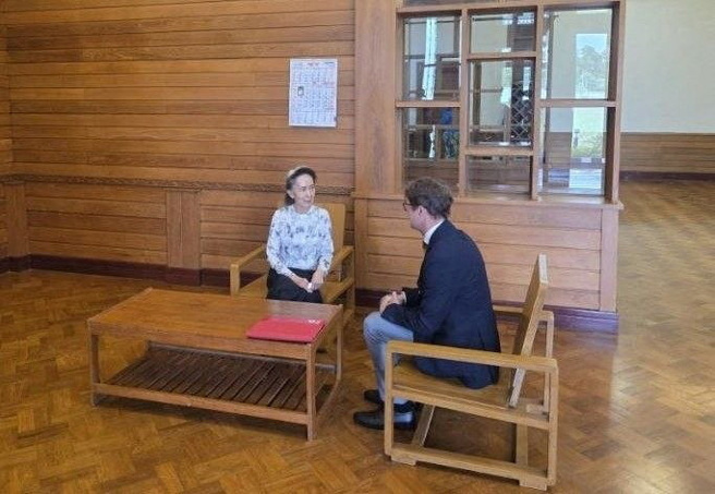 台灣新聞通訊社-政變後首度公開會外賓 翁山蘇姬見紅十字會代表 健康再成焦點