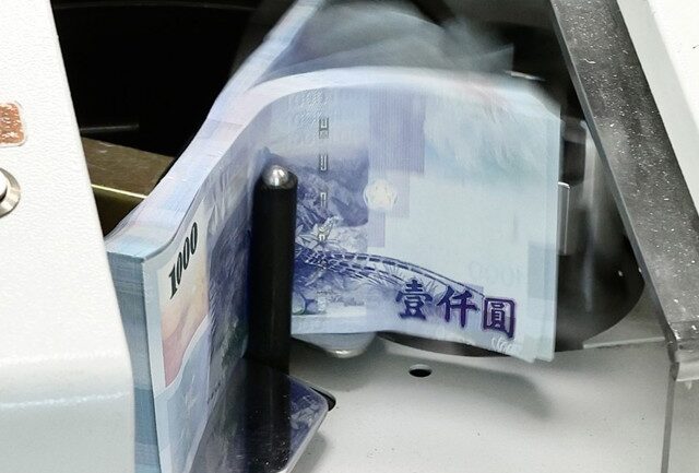 台灣新聞通訊社-未來帳戶三讀通過 你怎 麼看？7萬人網路投票結果驚人