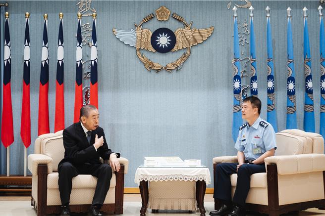 台灣新聞通訊社-國軍「漢光42號」實兵演習前夕 李棟樑慰問空軍司令部