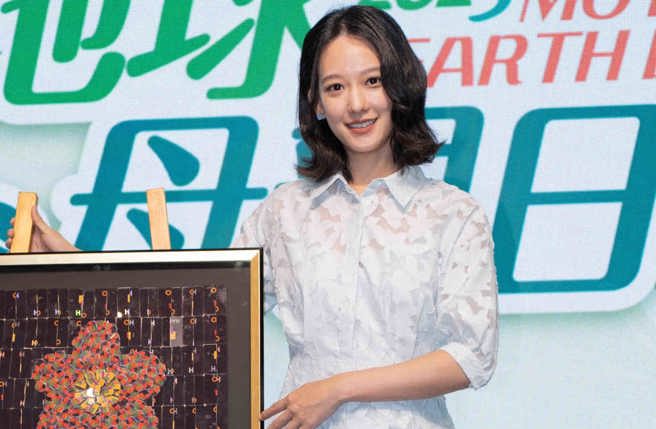 台灣新聞通訊社-孟耿如神隱16個月首露臉!離婚黃子佼打卡「人在倫敦」