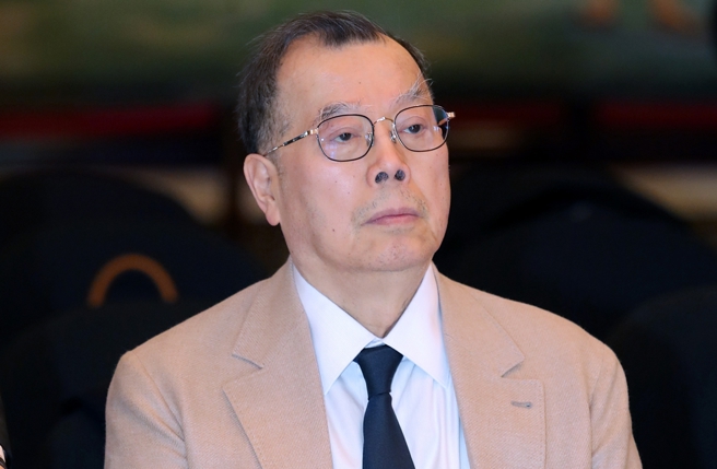 台灣新聞通訊社-黃崇仁曾是「北醫生理課老師」 前主播招認是力積電奈米小股東